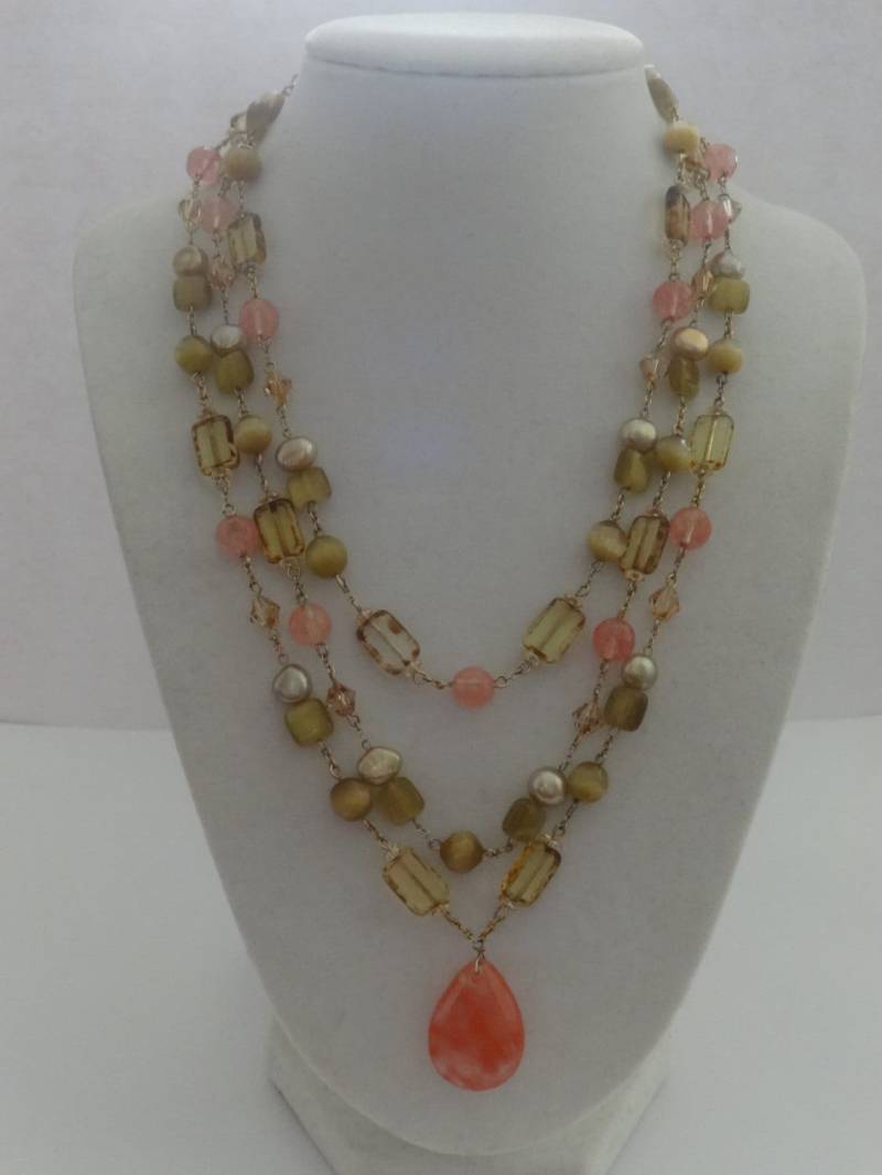 Gold Ton Drei Stränge Perlen Facettiert Tropfen Anhänger Halskette von ThePJCompany