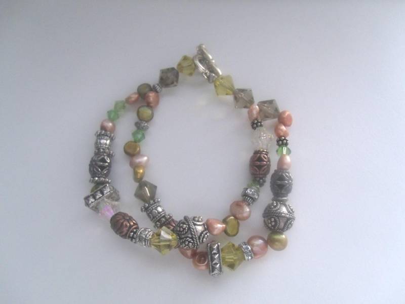 Handgefertigtes 2-Reihiges Armband Aus Verschiedenen Steinen Und Bicones von ThePJCompany