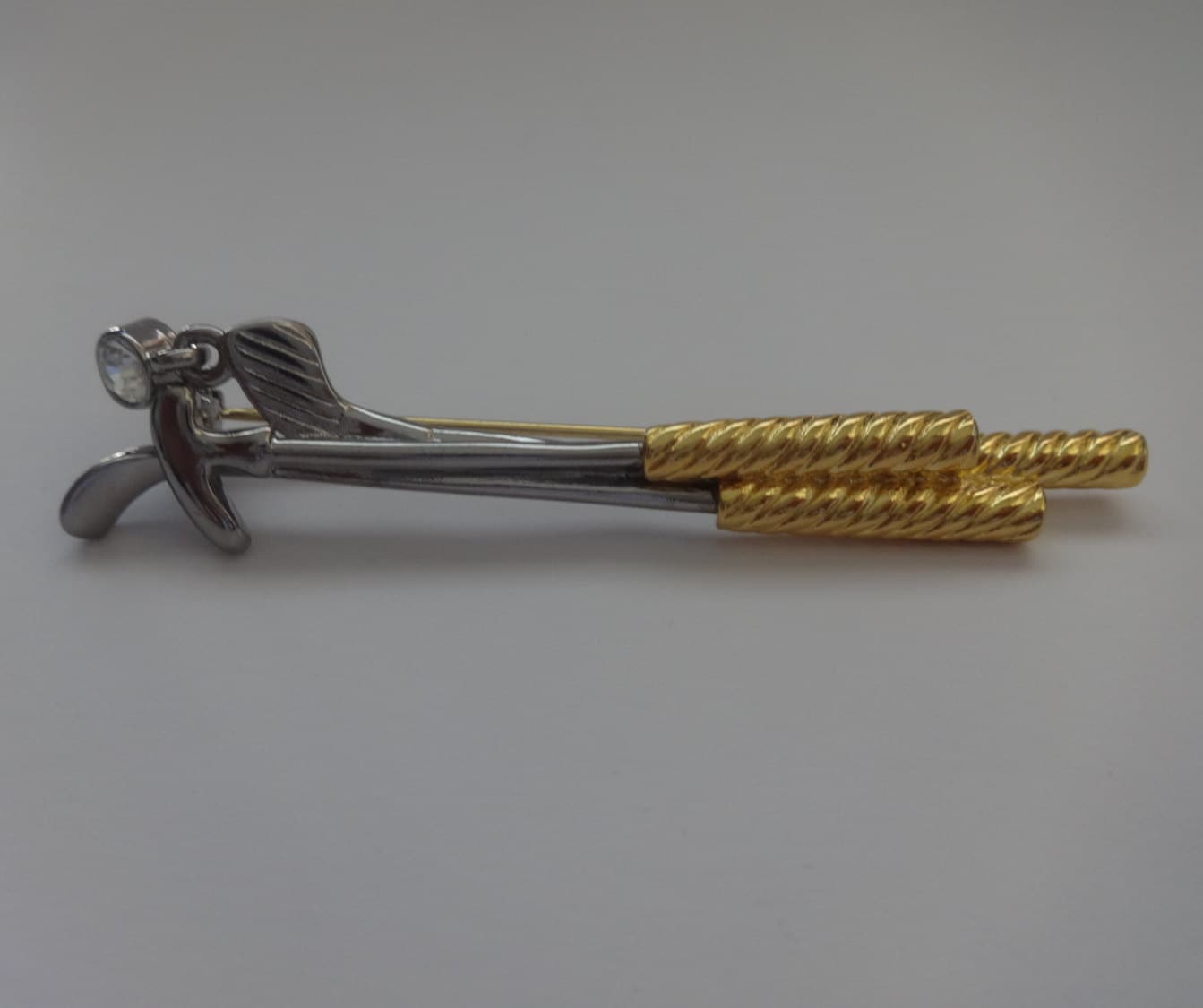 Liz Claiborne Vintage Gold Und Silber Töne Golf Club Brosche Liz Claiborne Vintage Gold Und Silber Töne Golf Club Brosche von ThePJCompany