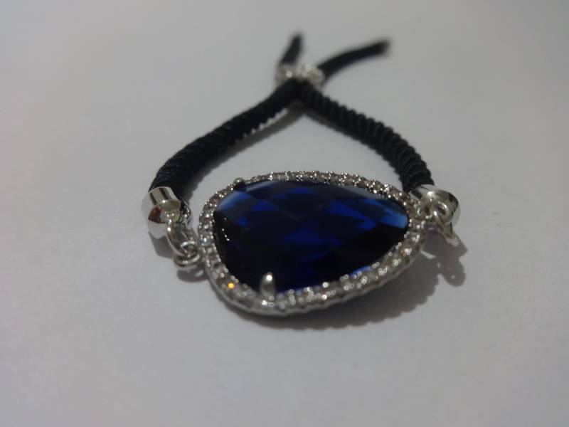 Schwarzes Seidenseil Armband Mit Cz Facettierte Blaue Perle von ThePJCompany