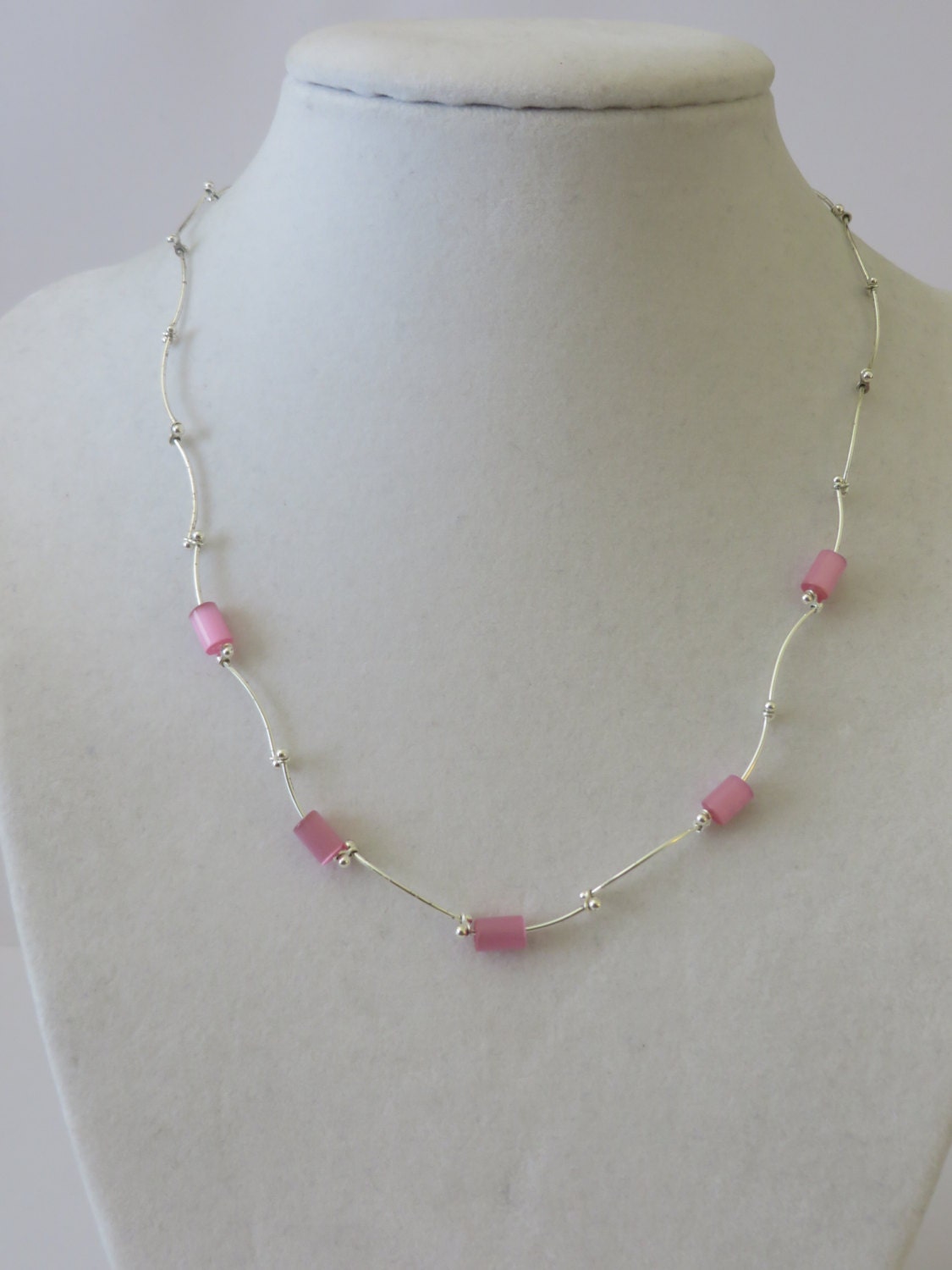 Silberfarbene Vintage Rosa Perlen Halskette von ThePJCompany