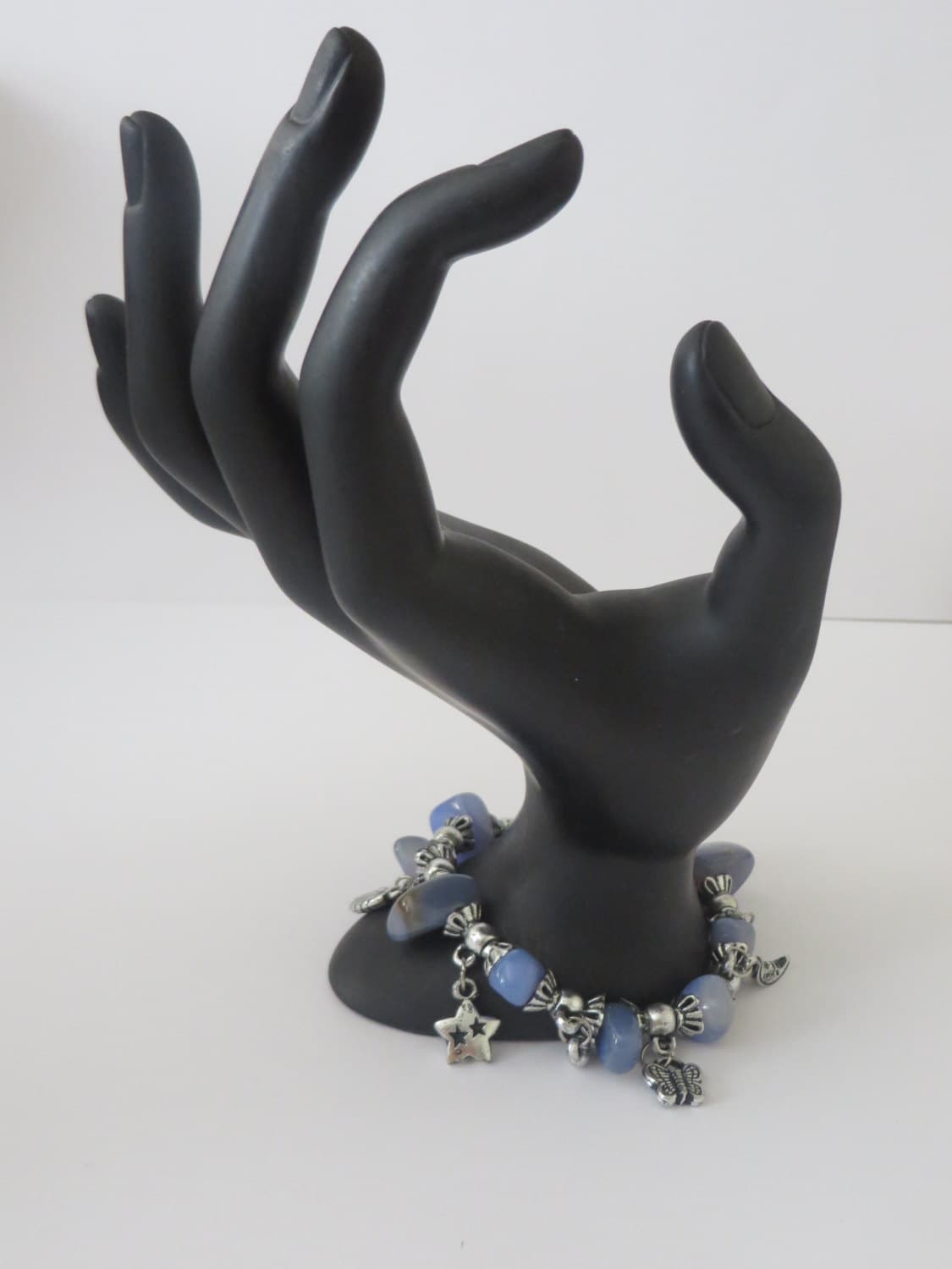 Silberton Blauquarz Steine Charms Stretch Armband von ThePJCompany