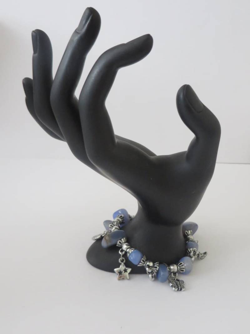 Silberton Blauquarz Steine Charms Stretch Armband von ThePJCompany