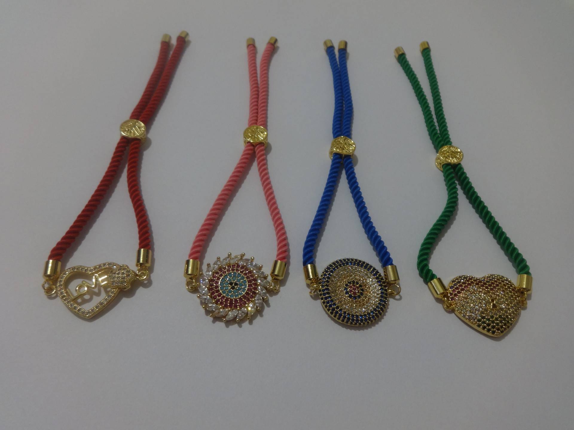 Verschiedene Farben Seidenseil Armbänder Mit Micro Pave Verbindern #silkrope #bracelets #paveconnectors von ThePJCompany