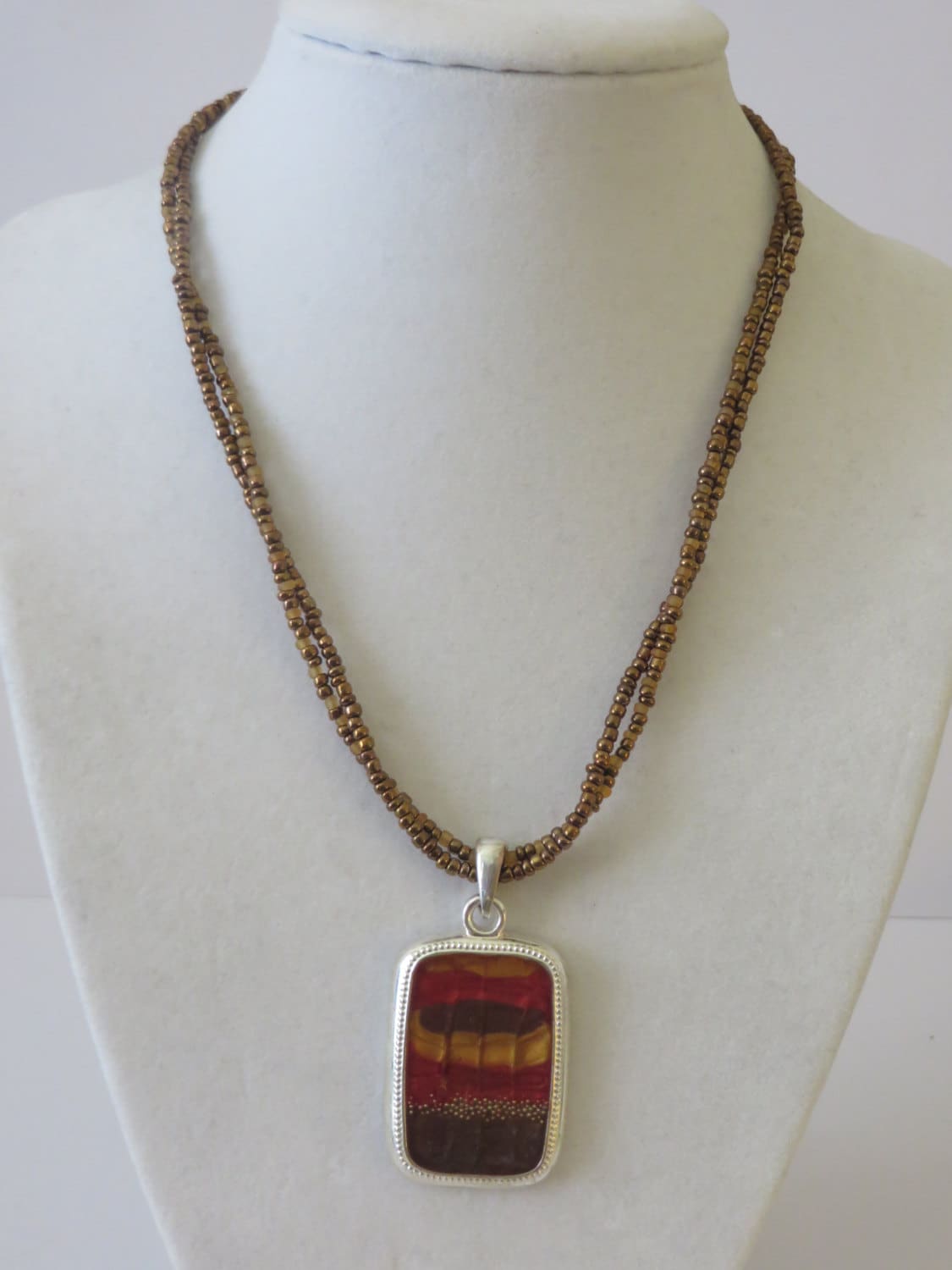 Vintage Designer Kc Zwei Stränge Halskette Mit Silberfarbenen Anhänger von ThePJCompany