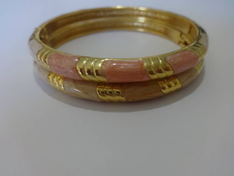 Vintage Gold Ton Pastell Farben Emaille Armband 2Er Set von ThePJCompany