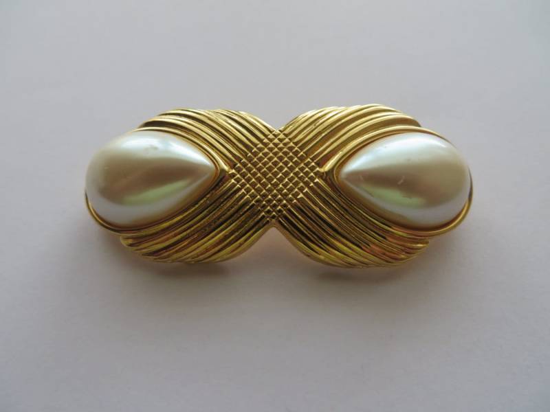 Vintage Monet Träne Form Faux Perle Gold Ton Brosche von ThePJCompany