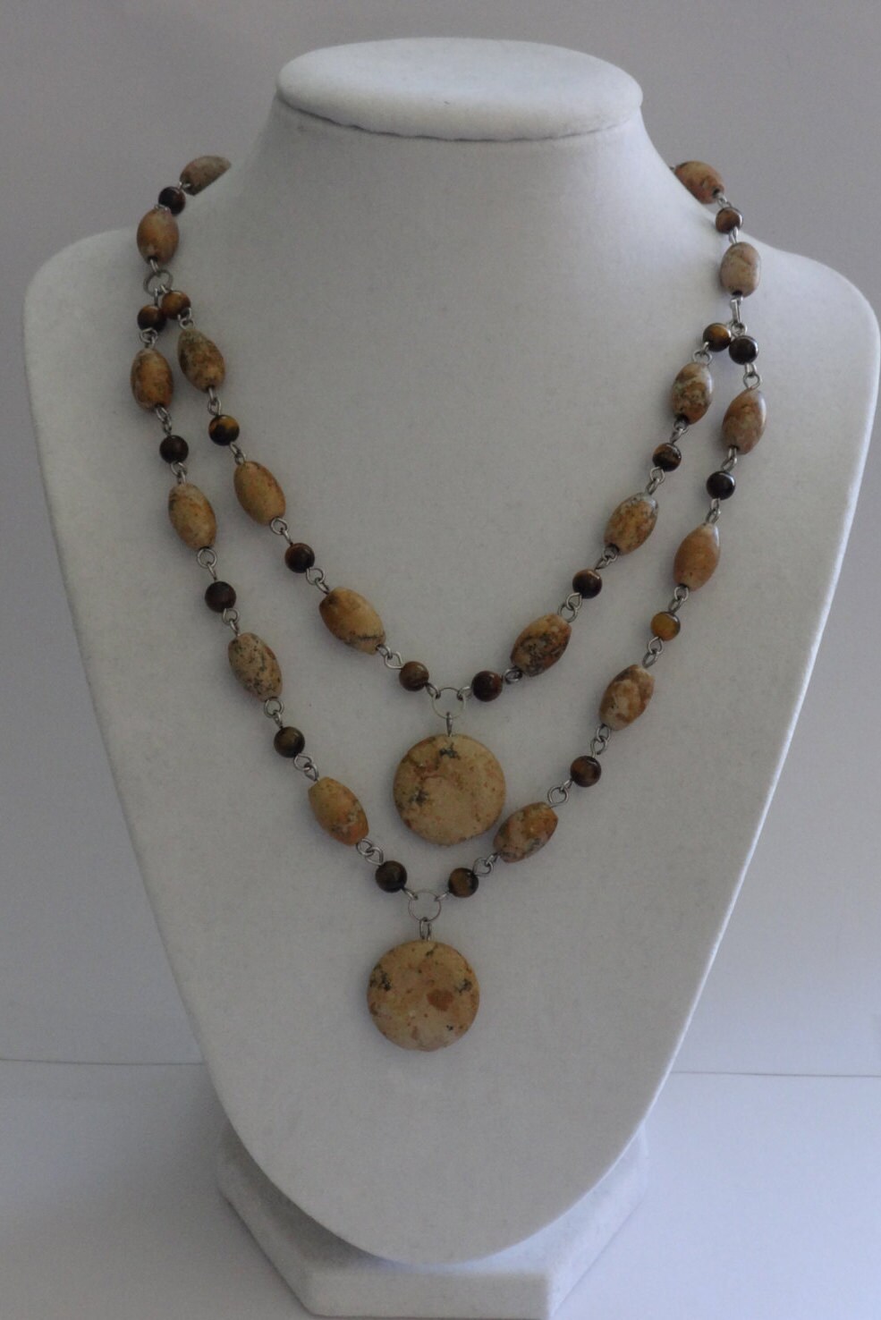 Vintage Perlen Erdtöne Zwei Stränge Halskette von ThePJCompany