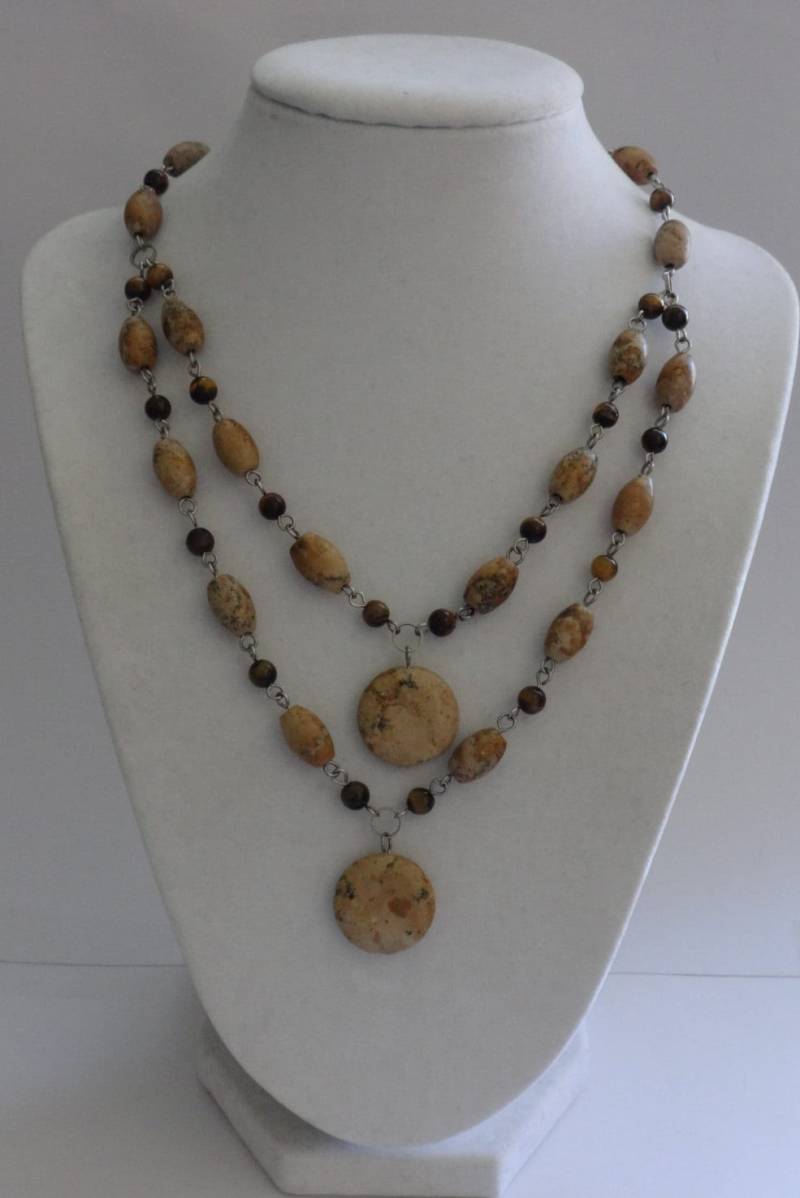 Vintage Perlen Erdtöne Zwei Stränge Halskette von ThePJCompany