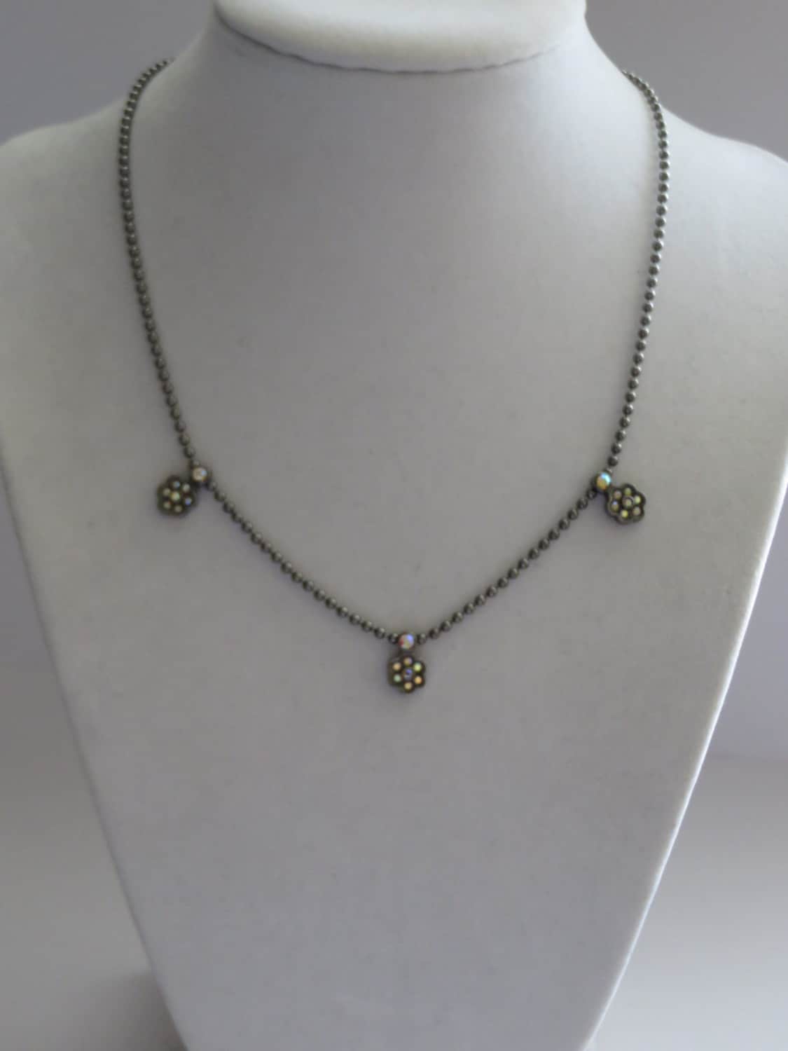 Vintage Schwarze Nickelperlen Kette Mit Anhänger von ThePJCompany