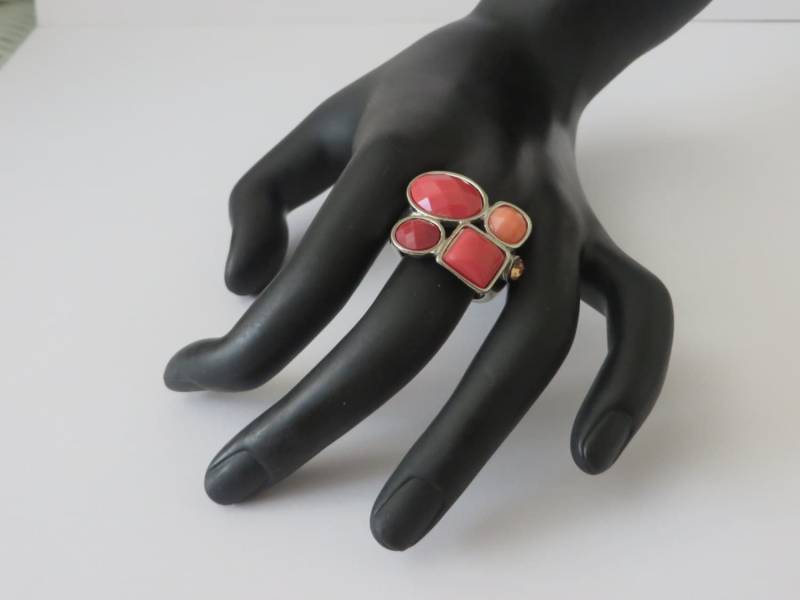 Vintage Silber Ring Mit Verschiedenen Rosa Tönen Sommer Trend Vintage Silber Ring Mit Verschiedenen Rosa Tönen Sommer Trend von ThePJCompany