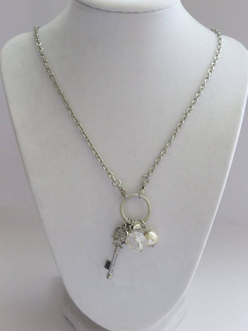 Vintage Silberfarbene Halskette Mit Verschiedenen Anhängern Sommer Trend Vintage Silberfarbene Halskette Mit Verschiedenen Anhängern Sommer Trend von ThePJCompany