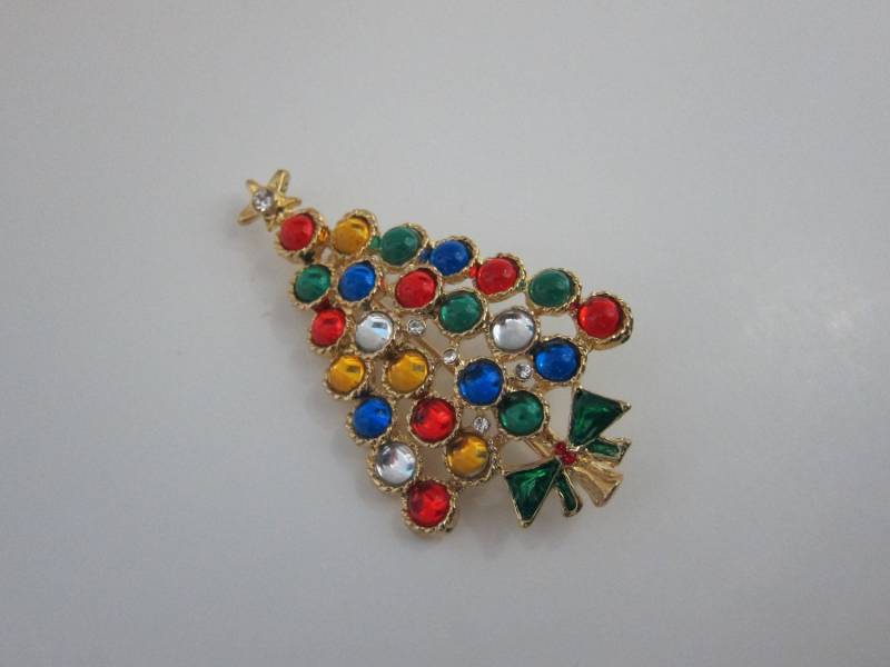 Vintage Weihnachtsbaum Mit Farblich Sortierter Strass-Brosche von ThePJCompany