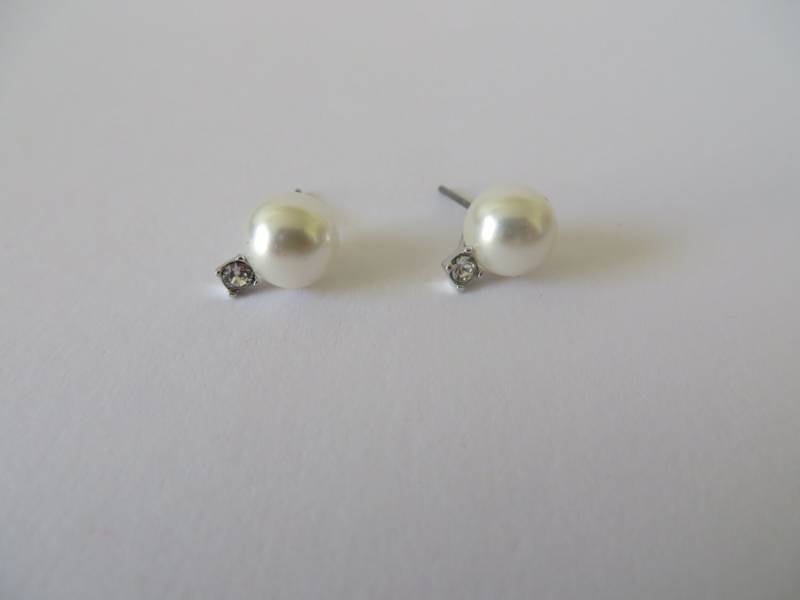 Vintage Weiße Perlen Und Strass Ohrringe von ThePJCompany