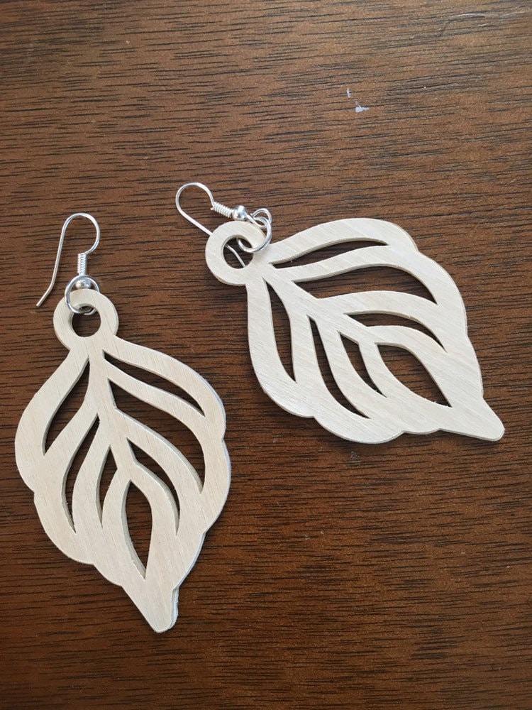 Blatt-Holzfurnier-Ohrringe Blatt-Holzfurnier-Ohrringe von ThePaintedTurtleShop