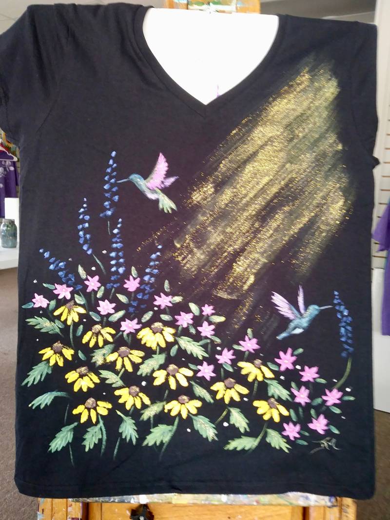 Wildblumen Und Kolibri Damen T-Shirt Handbemalt von ThePainterist
