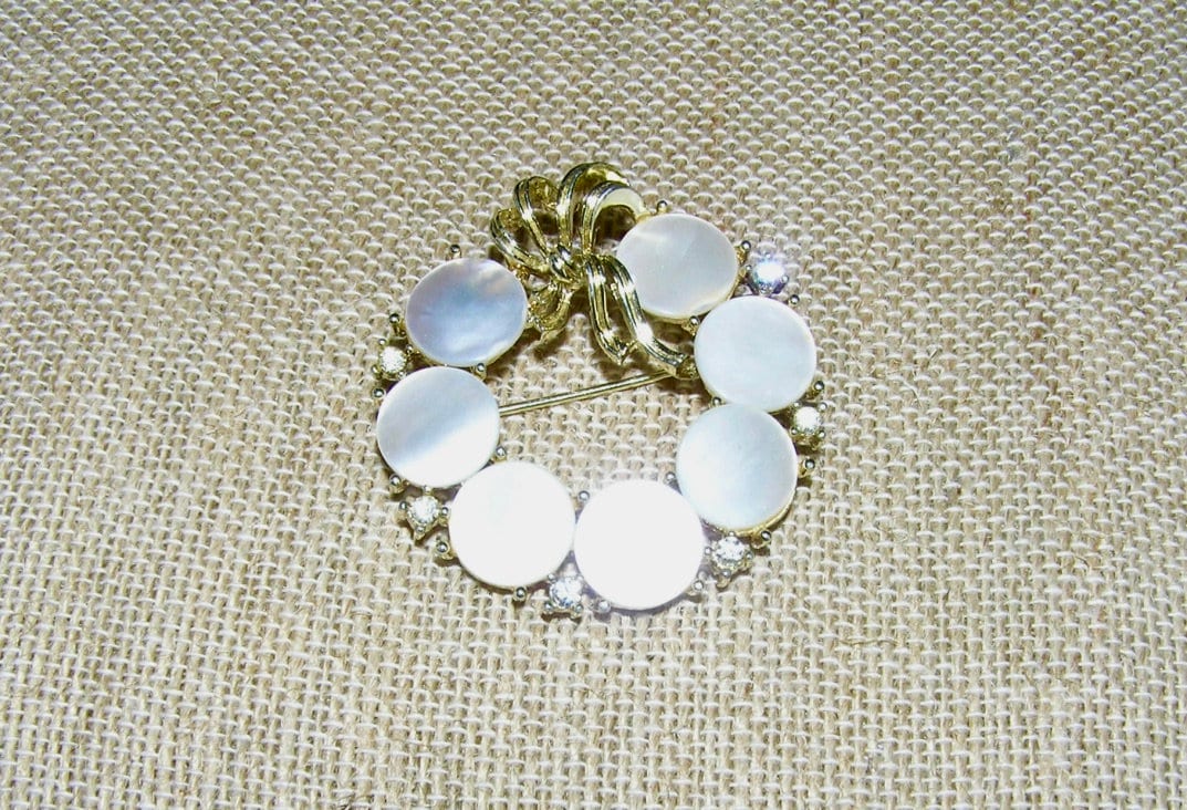 Lisner Echte Perlmutt Kreis Brosche von ThePamperedPansy