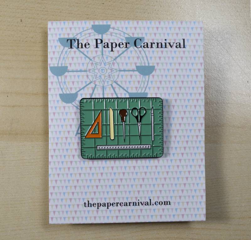 Buch Artist Tool Kit Emaille Pin Buch Artist Tool Kit Emaille Pin von ThePaperCarnival