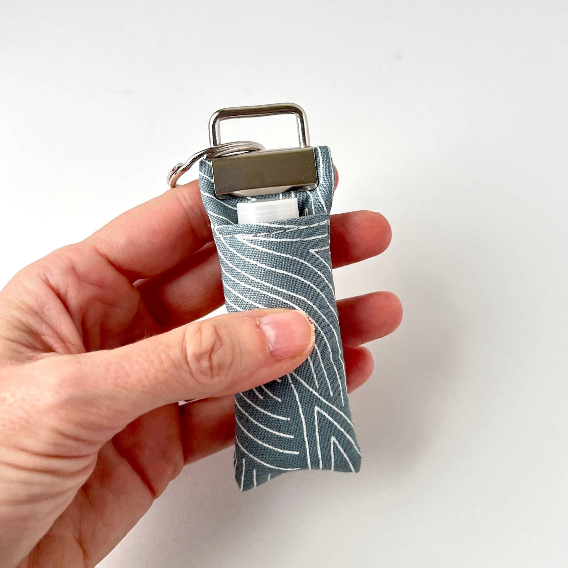 Lippenbalsam Keychain | Blau Grau Lines Stoff Halter von ThePaperShutter