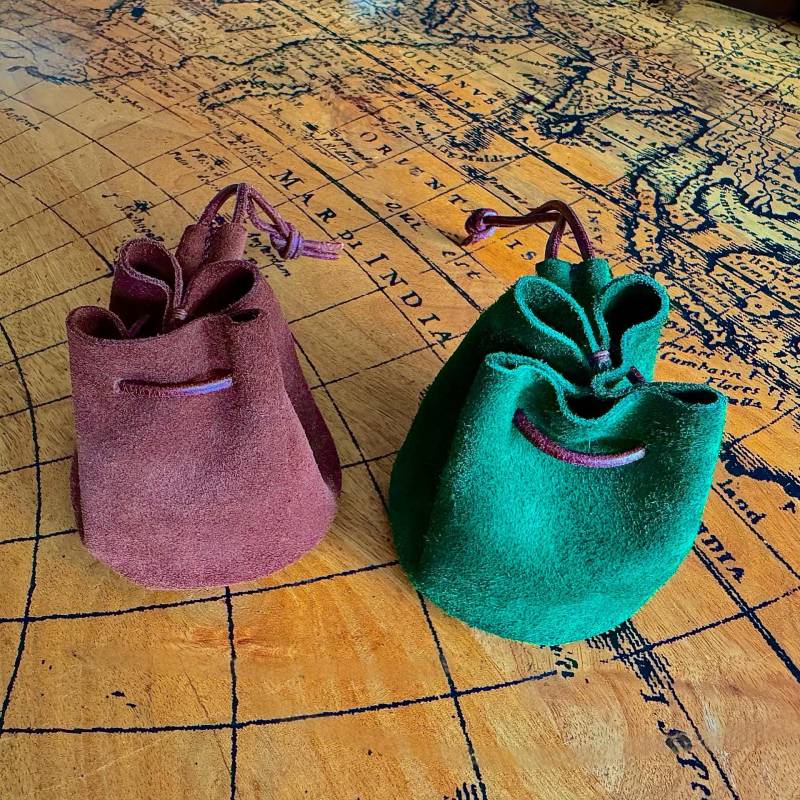 Kleiner Handgemachter Beutel Aus Echtem Leder Für Schmuck, Münzen, Würfel Kleiner Handgemachter Beutel Aus Echtem Leder Für Schmuck, Münzen, Würfel von ThePawLeatherArt