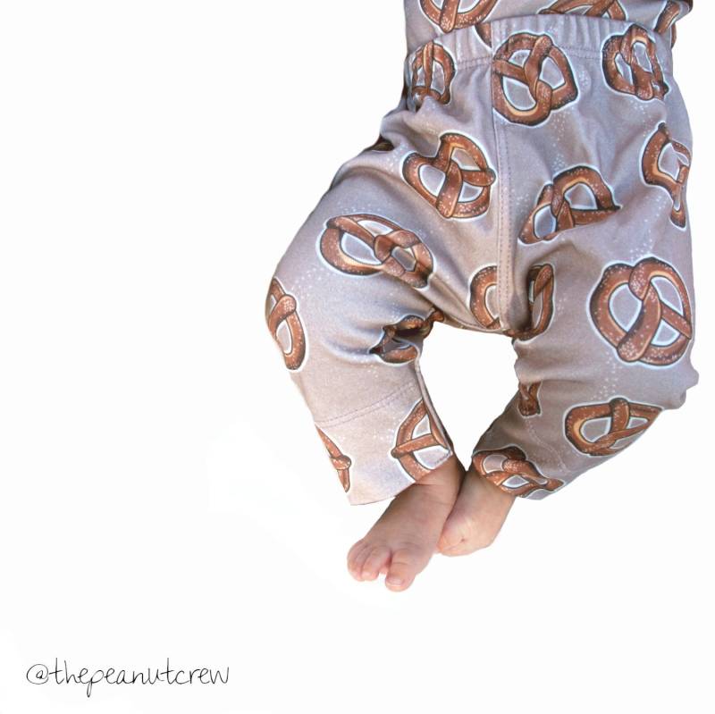 Nyc Pretzel Baby Legging Hose/Bio Baumwolle Unisex Babywear Allover Print Versandfertig von ThePeanutCrew