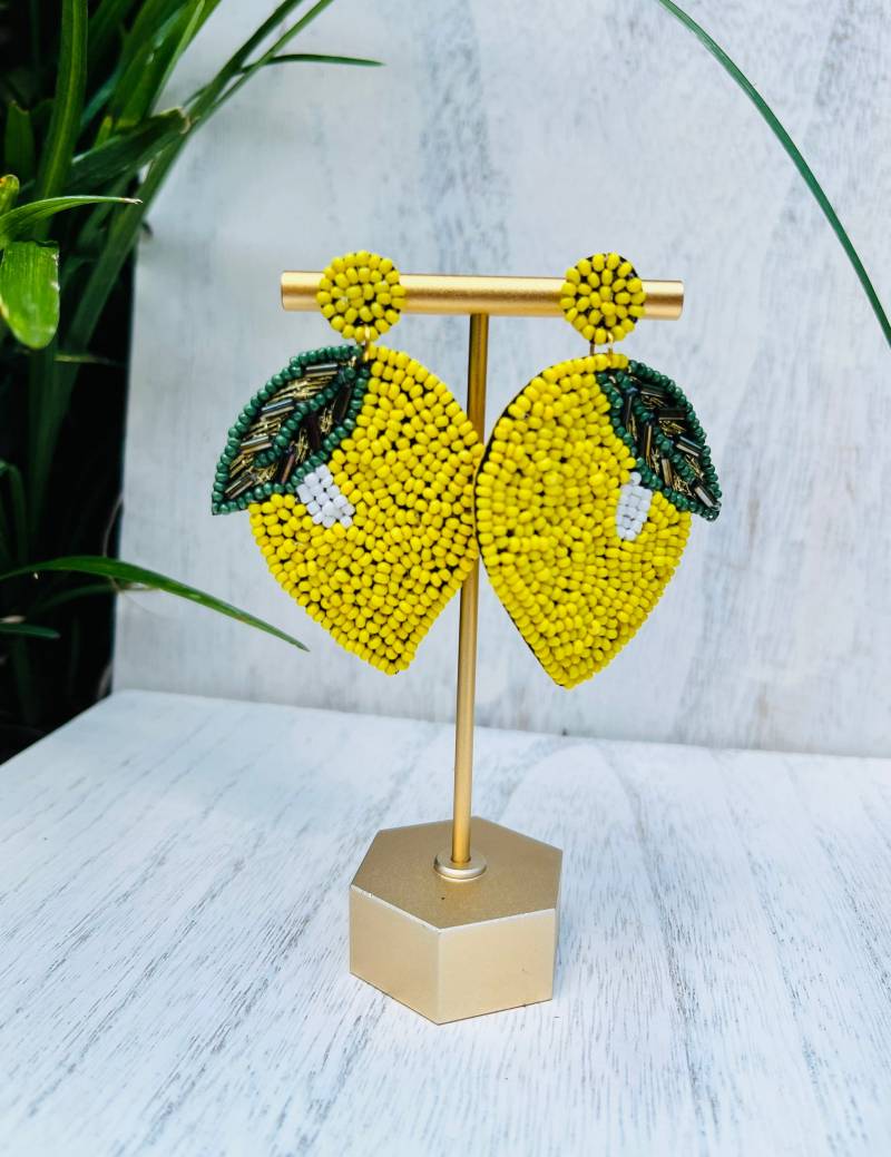 Zitrone Perlen Statement Ohrringe, Citrus Sommer , Handgemachte Obst, Gelb von ThePearledPanther