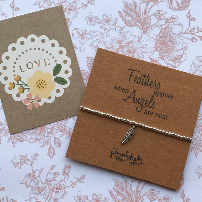 Bettelarmband, Perlenarmband - Federn Erscheinen, Wenn Engel in Der Nähe Sind, Feder, Federanhänger, Erinnerungsarmband von ThePersnicketyCo