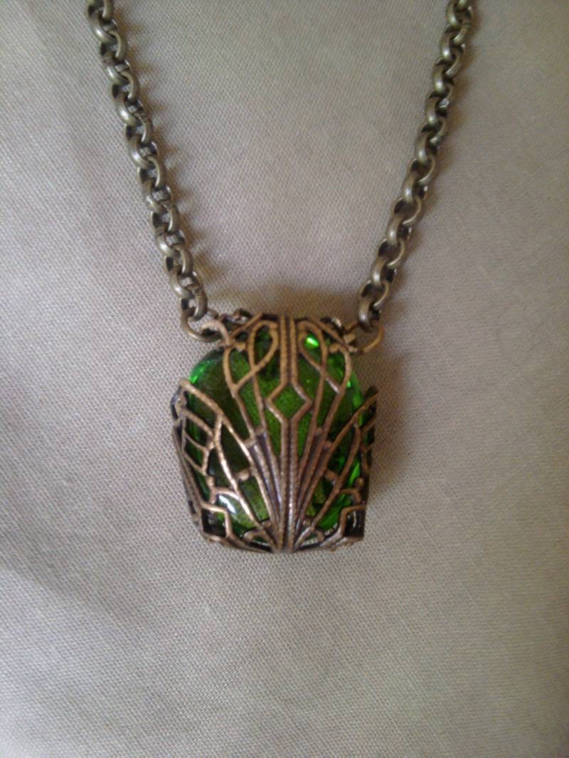 Grünes Glas Filigrane Umgebrochenem Halskette von ThePhoenixFeather