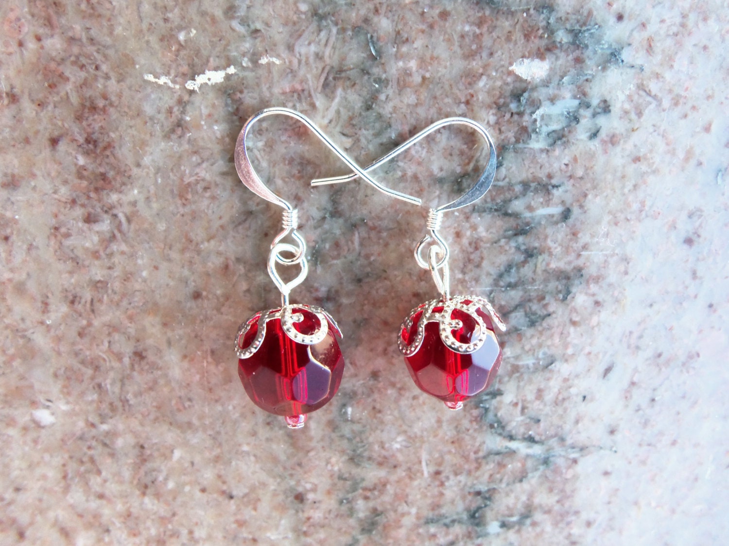 Verzierte Rote Ohrringe von ThePhoenixFeather