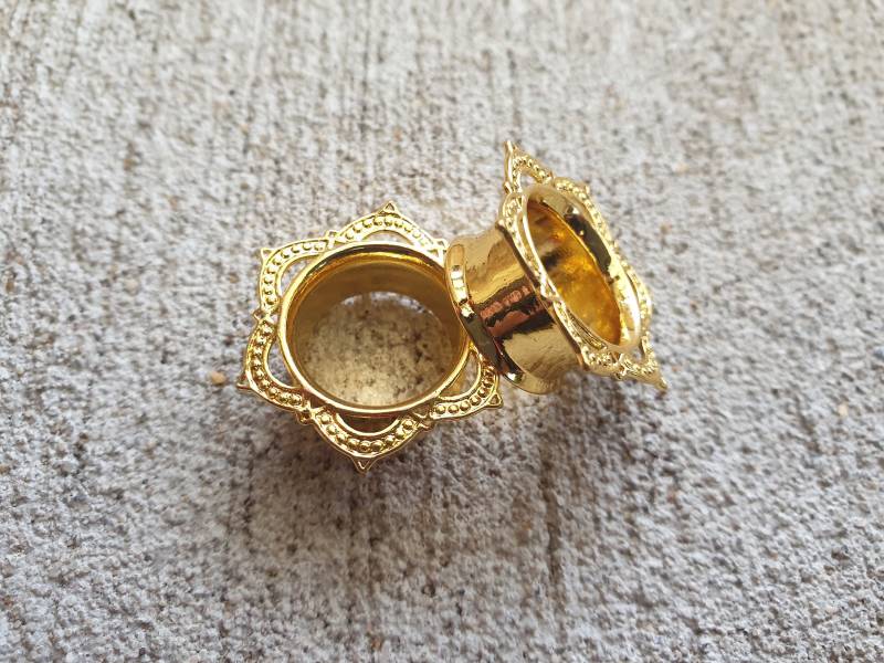 Ein Paar Gold Aztek Metall Ohr Flesh Tunnel Piercing Dehner Plugs Ausgestelltes Gauges Tu70 von ThePiercingKingdom