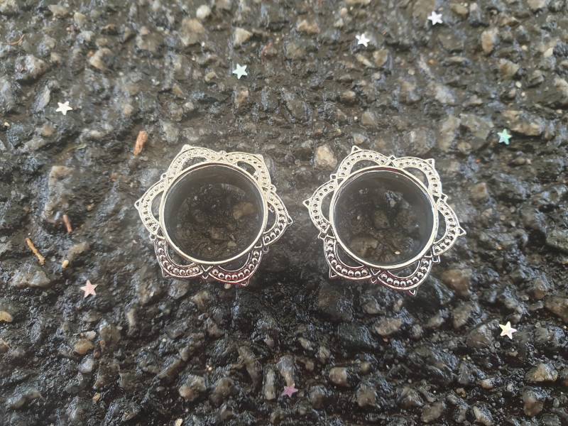 Ein Paar Silber Aztek Metall Ohr Flesh Tunnel Piercing Dehner Plugs Ausgestelltes Gauges Tu82 von ThePiercingKingdom