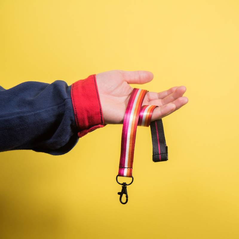 Community Lesben Pride Schlüsselband Recycelter Pet Kunststoff Subtiles Lgbt Accessoire Gay Fashion Ausweishalter Armband Schlüsselbund Flagge Pin von ThePinPrick
