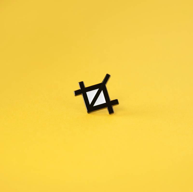 Crop Tool Pin Grafikdesign Fotograf Künstler Architekt Designer Fotografie Wichteln Weihnachtsgeschenk Kreativ Kamera Emaille Anstecker von ThePinPrick