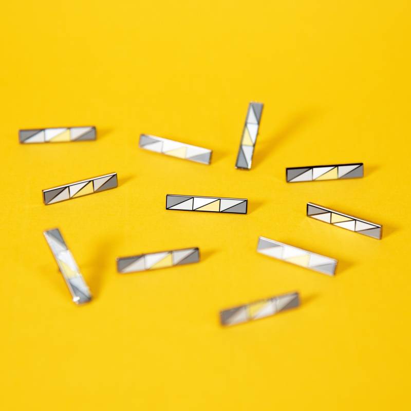 Demigender Bar Pin Gender Dysphoria Pride Badge Lgbtq Nonbinary Demigirl Demifluid Demiflux Agender Trans Month von ThePinPrick