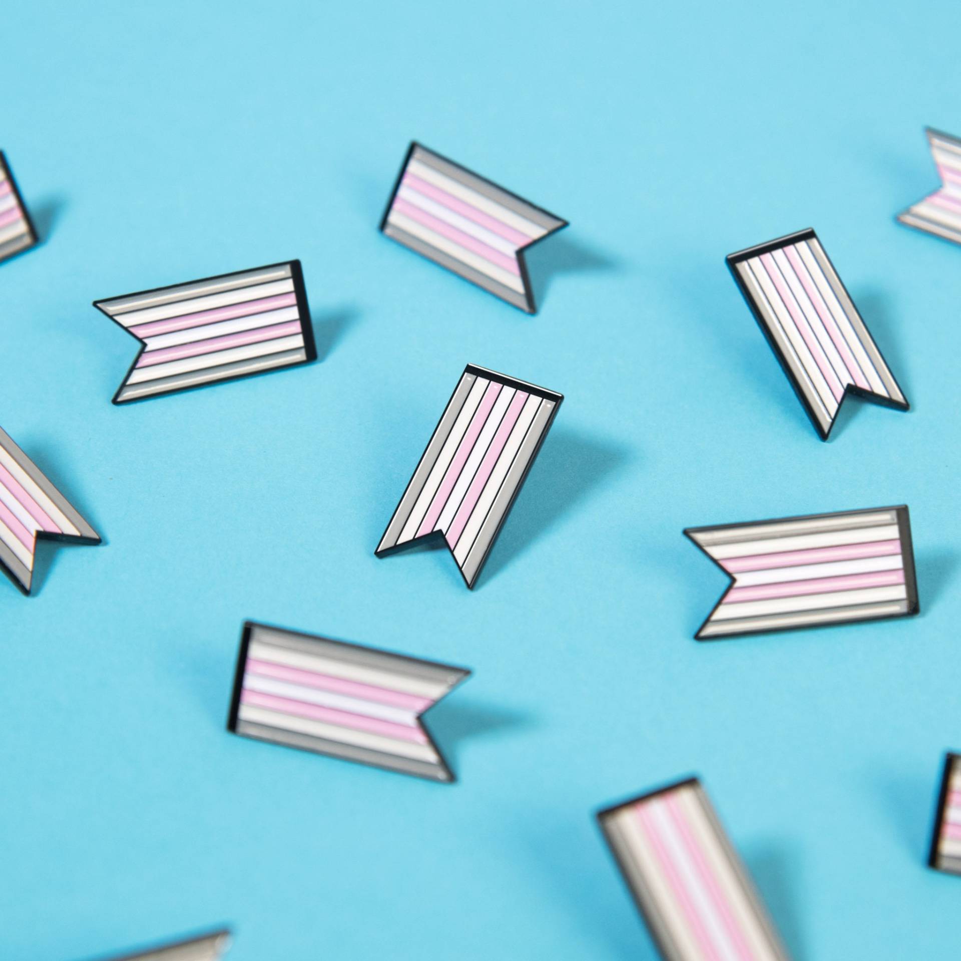 Demigirl Ribbon Pin Demigender Pride Button Deminonbinary Nonbinary Deminemale Demifluid Demiflux Gender Dysphoria Nummer Demigirl Ribbon Pin Demigender Pride Button Deminonbinary Nonbinary Deminemale Demifluid Demiflux Gender Dysphoria Nummer von ThePinPrick