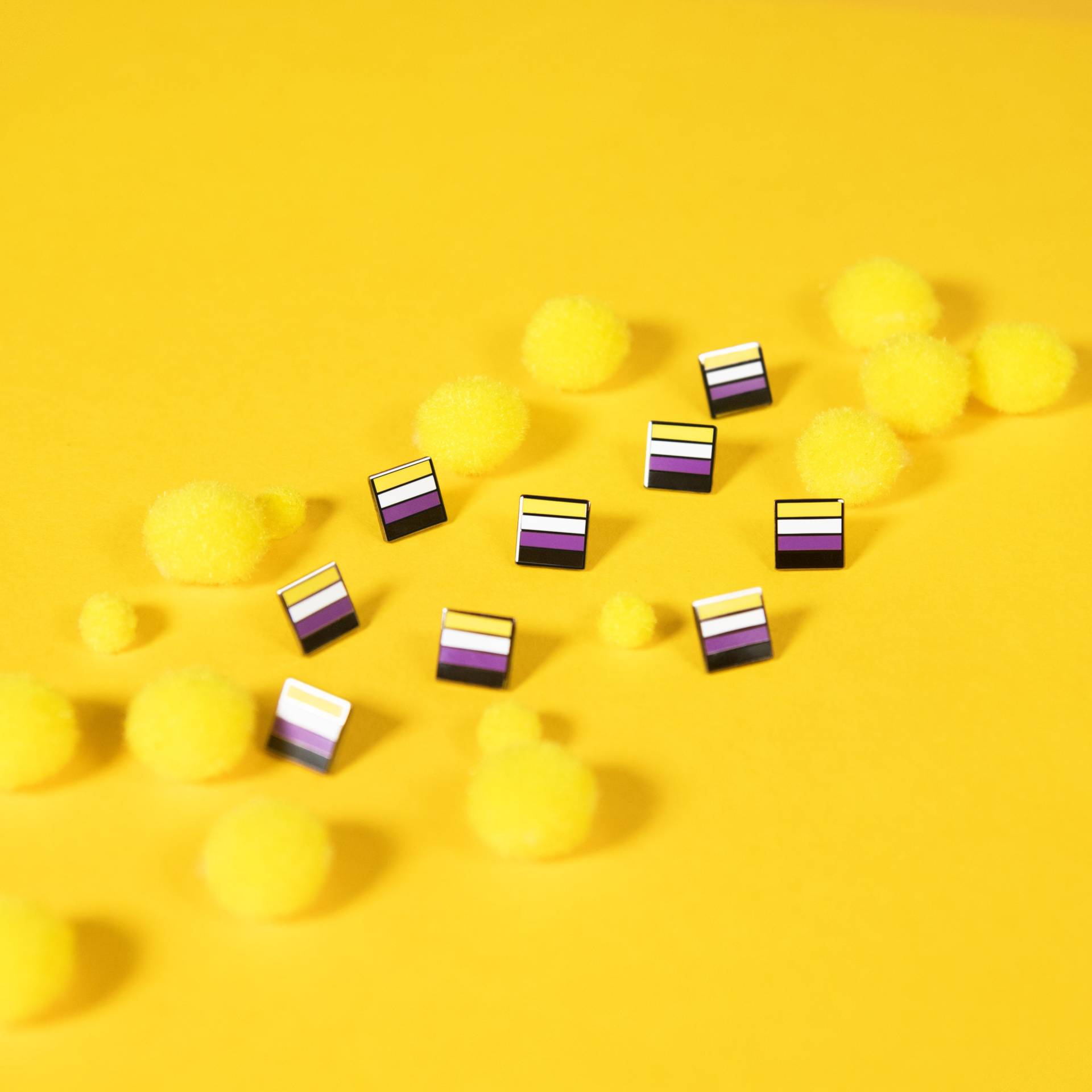 Mini Non-Binary Flagge Pin Lgbt Enby Pride Badge Kleiner Bolzen Nb Nonbinary Ohrring Trans Transgender Demigirl Demiboy Hard Enamel Button Revers Mini Non-Binary Flagge Pin Lgbt Enby Pride Badge Kleiner Bolzen Nb Nonbinary Ohrring Trans Transgender Demigirl Demiboy Hard Enamel Button Revers von ThePinPrick