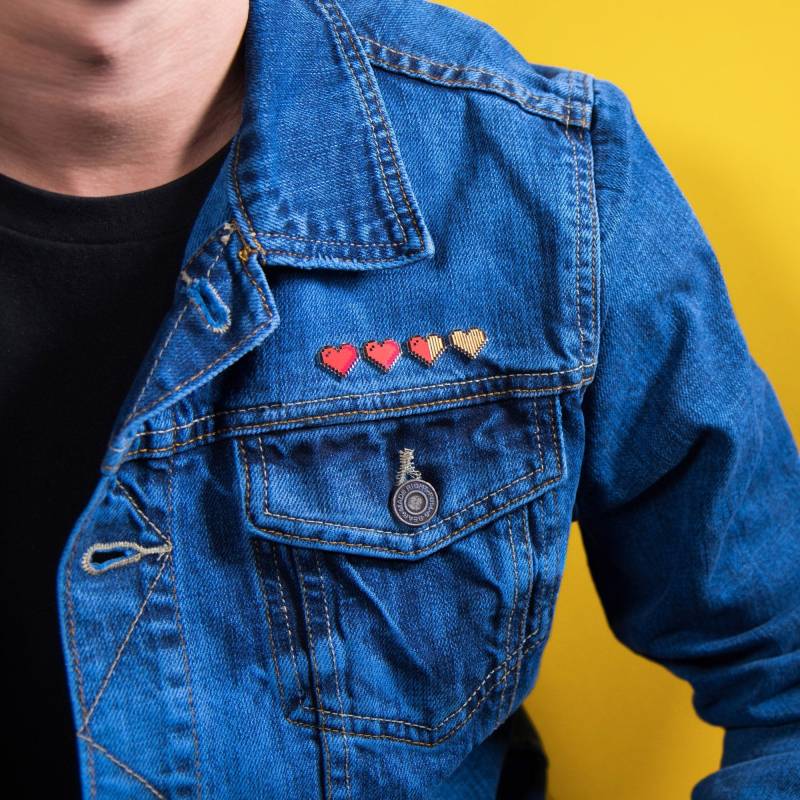 Vergoldetes Pixel Herz Pin Sets Gamer Design Emaille Accessoire Geek Nerd Retro Button Legende 1-Up Player Badge Game Patch Valentinstag Geschenk von ThePinPrick