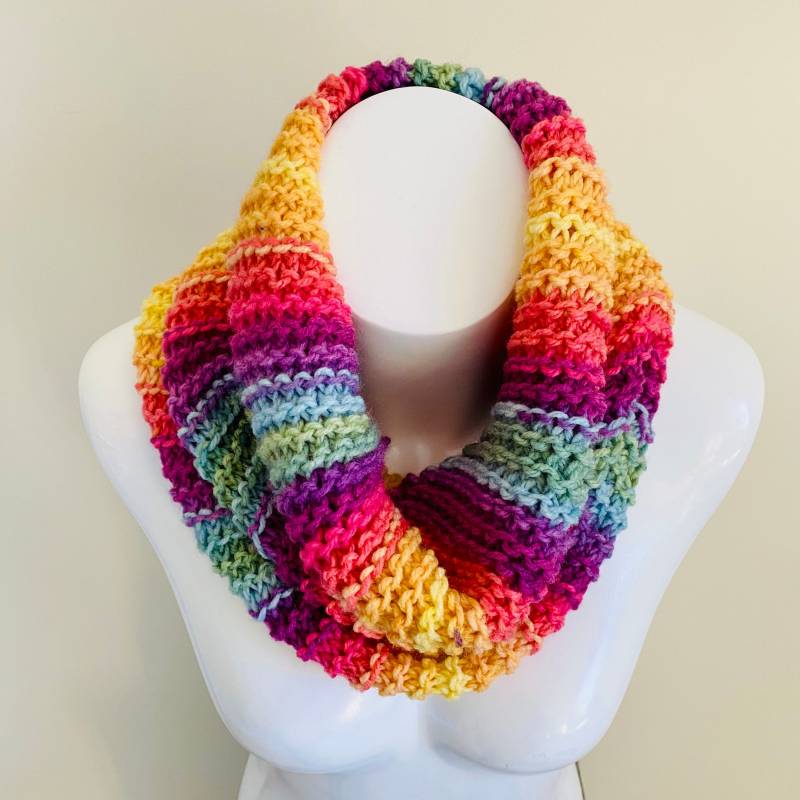 Weicher Mehrfarbiger Loop-Schal - Handgestrickter Halswärmer Einzigartiger Winter-stil von ThePinkYarn