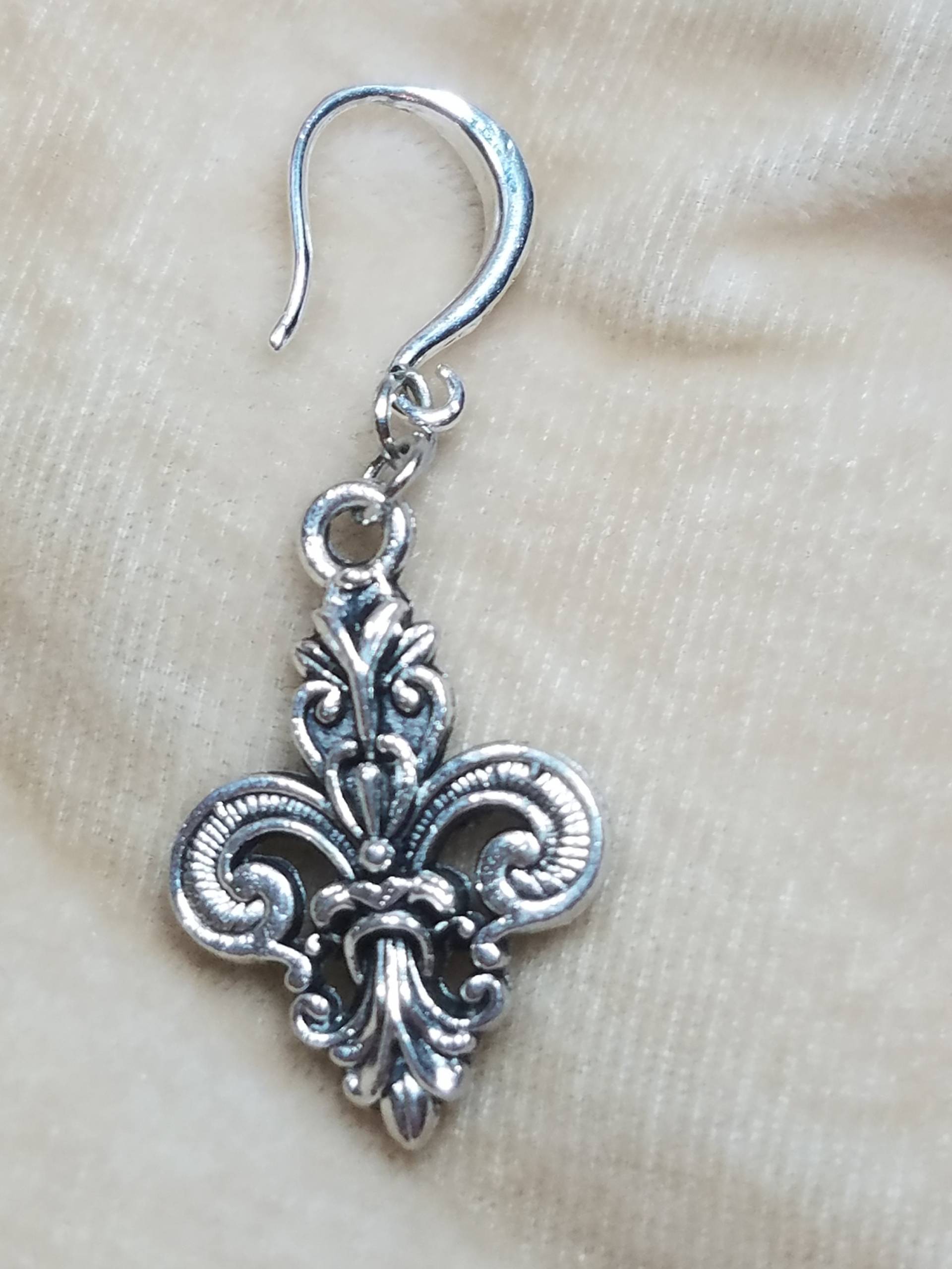 Fleur De Lis Ohrringe von ThePoshVanity
