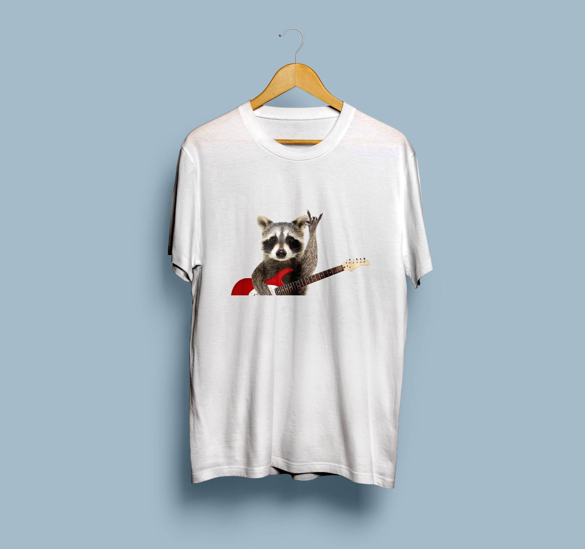 Lustiges Waschbär Unisex T-Shirt, Süßes Rock N Roll Männer Tshirt, Cooles Tier Shirt Geschenk, Mit Gitarre Modernes Erwachsenen Hilarious Art von ThePositiveArt