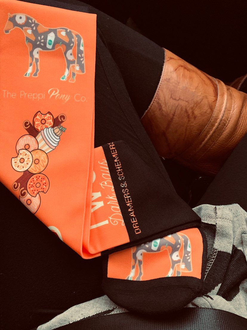 Pumpkin Spice Dressing Socken Mit Zwei Dunklen Bays Shoppe von ThePreppiPonyCo