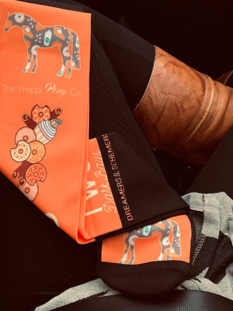 Pumpkin Spice Dressing Socken Mit Zwei Dunklen Bays Shoppe von ThePreppiPonyCo