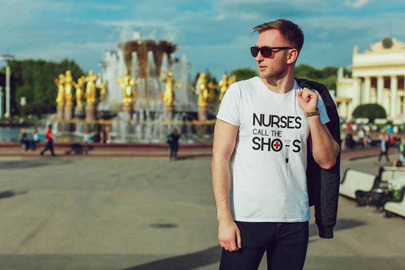 Krankenschwestern Nennen Die Shots von ThePressBrand