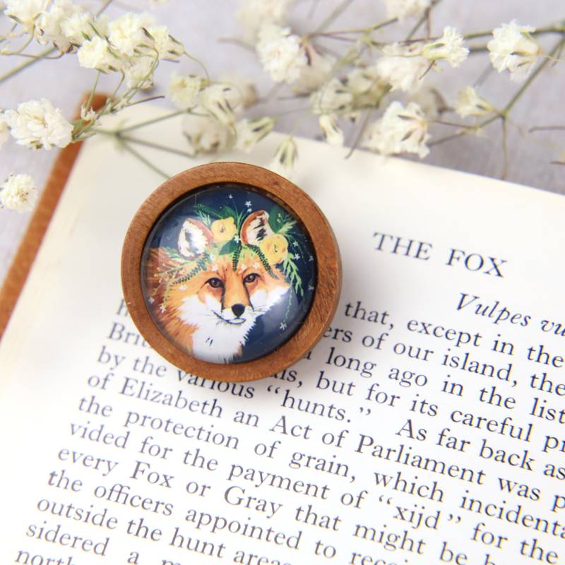 Fuchs Brosche Rotbrauner Blumenkranz, Anstecknadel Aus Holz Fuchs Brosche Rotbrauner Blumenkranz, Anstecknadel Aus Holz von ThePrettyDitty