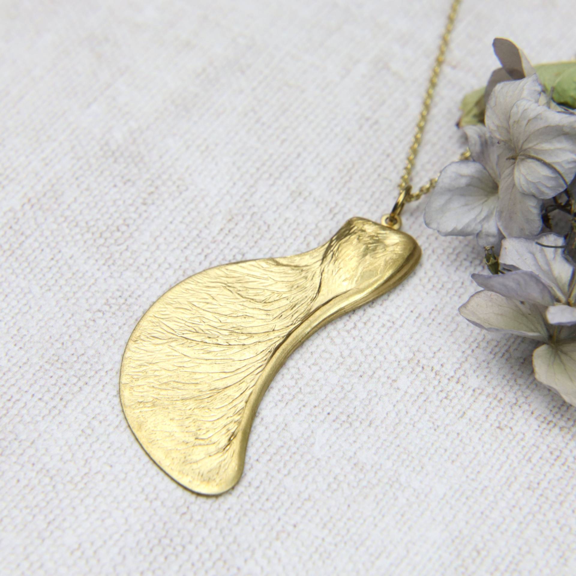 Große Sycamore Seed Messing Kette Herbst Schmuck von ThePrettyDitty