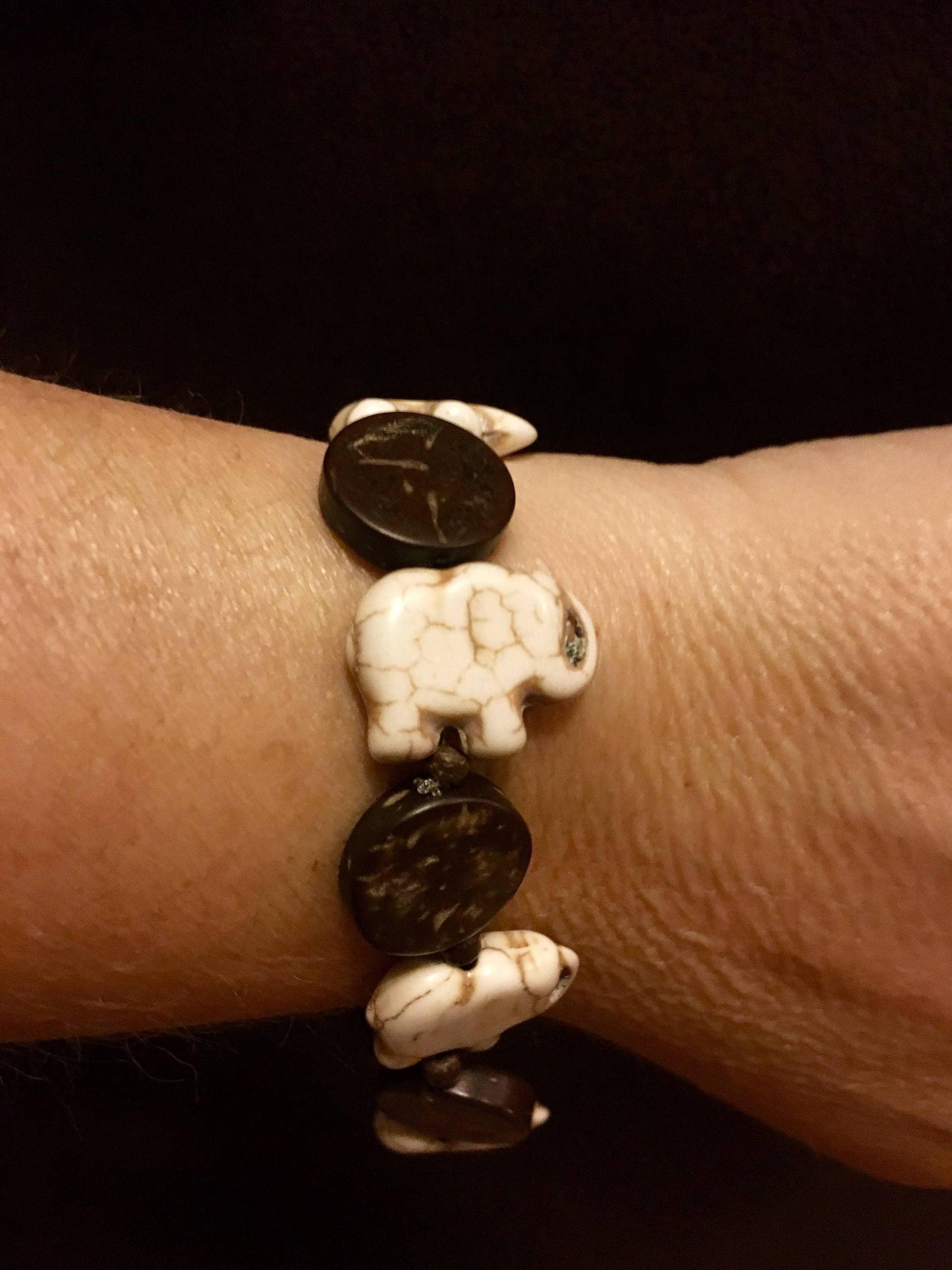 Spaß Elefant Und Holz Scheibe Armband von ThePricklyLotus