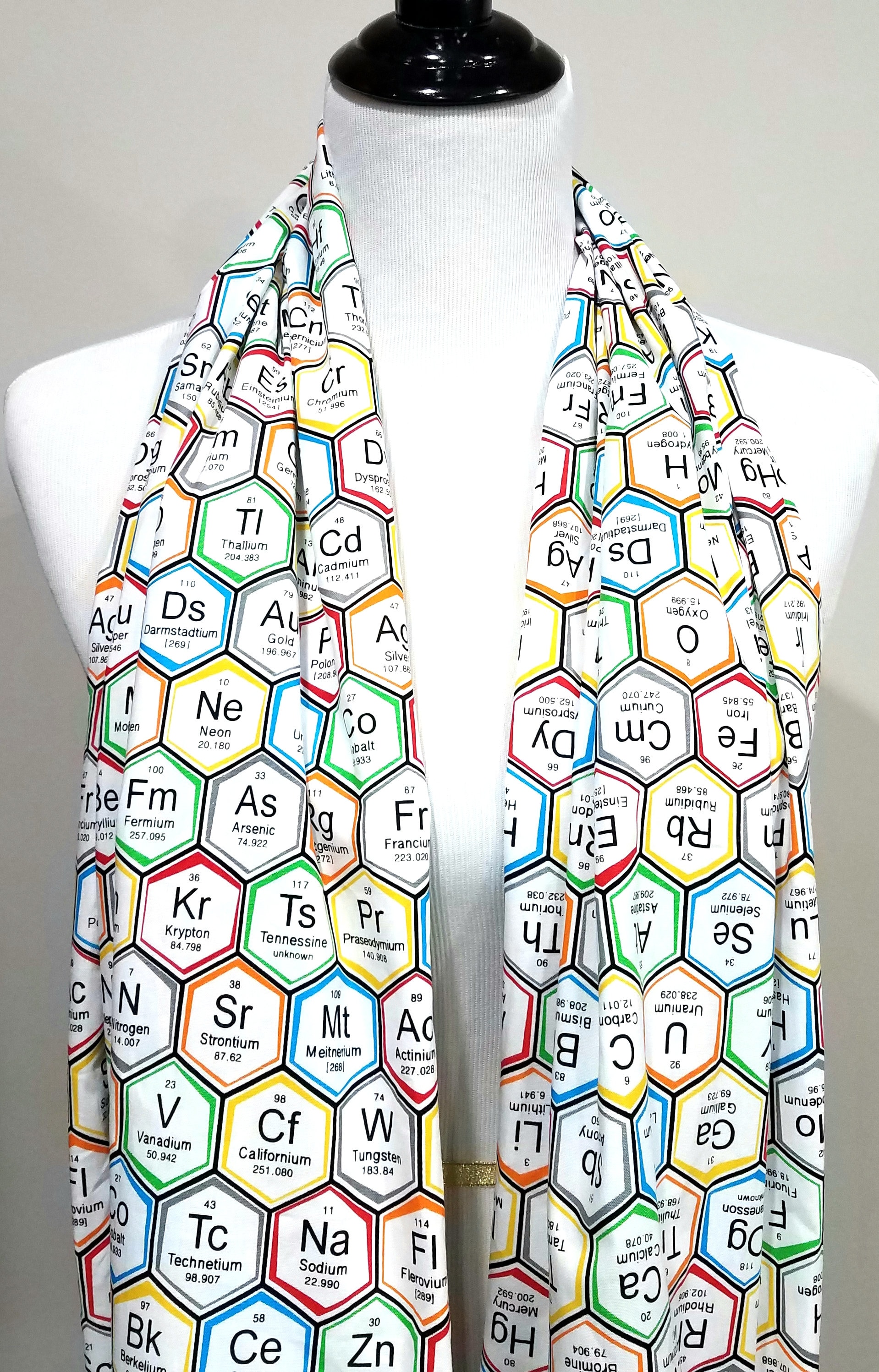Sechseckiges Periodensystem Infinity Schal Sechseckiges Periodensystem Infinity Schal von TheProverbialShop