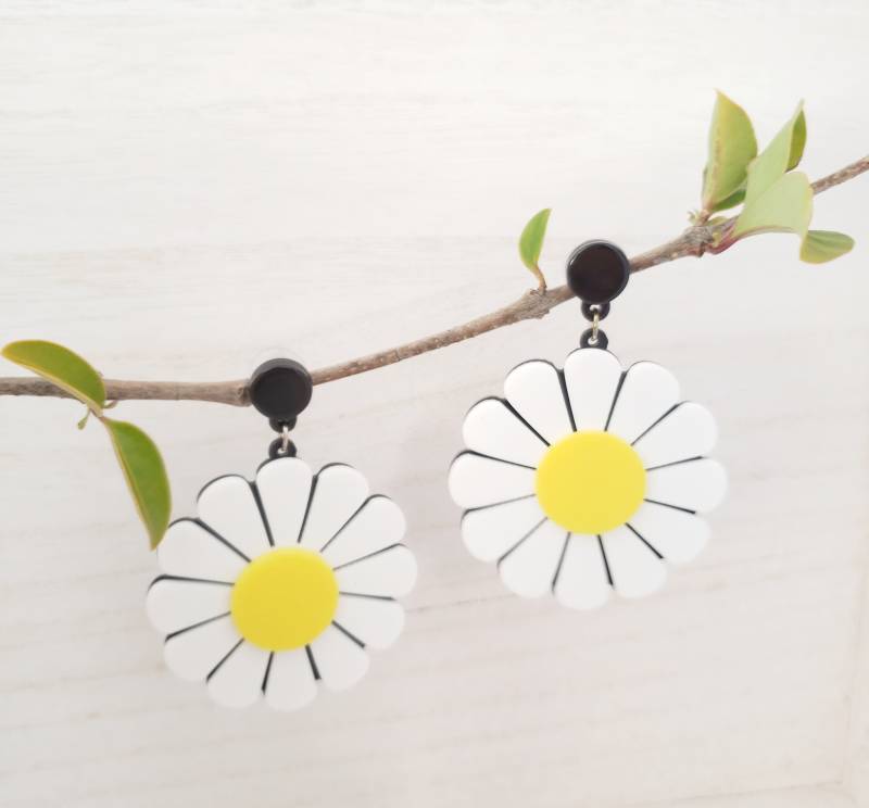 Gänseblümchen Ohrringe Weiße Blumen Hängeohrringe von TheProvince