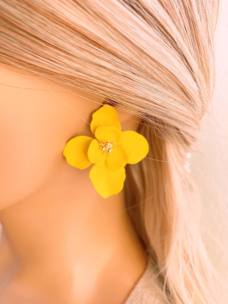 Gelbe Blumen Ohrringe Frühlings Statement Ohrringe von TheProvince