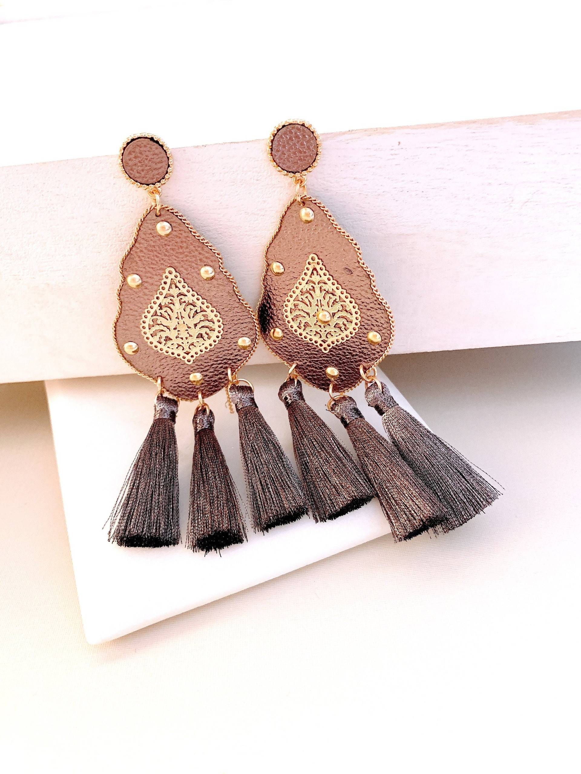 Lederblüten Quaste Ohrringe Anthrazitgraue Boho Statement Ohrringe von TheProvince